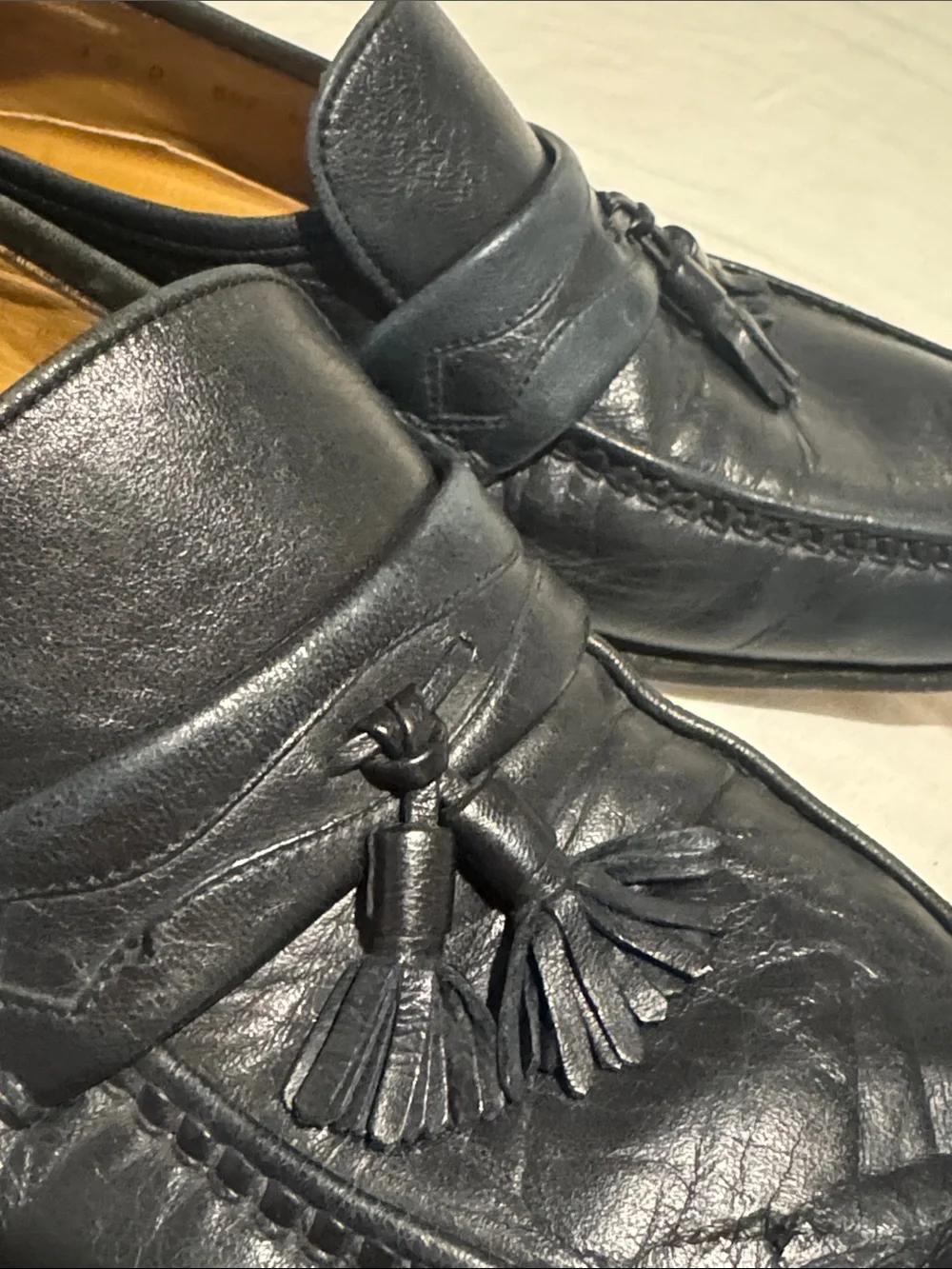 Bally’s Men’s Classic Black Leather Tassel Loafers size 10D